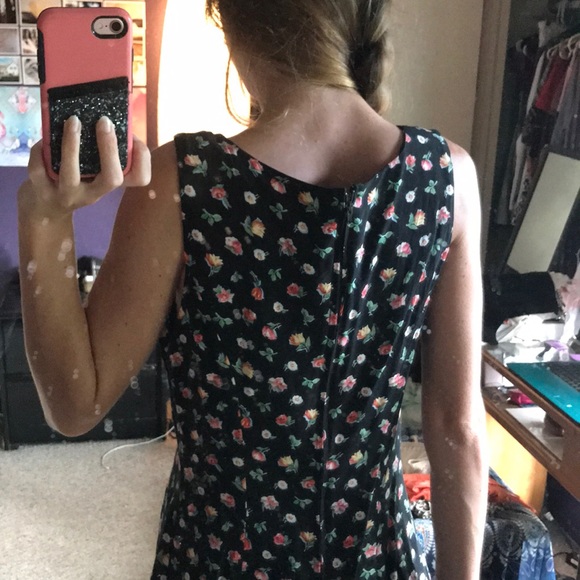 Cute dress - Picture 2 of 2